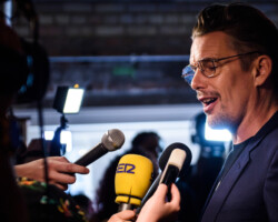 Director Ethan Hawke speaks with press before a screening of 'First Reformed.' Photographer: Joanne Davidson