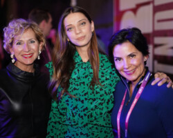Actress/producer Angela Sarafyan poses with Noemi Perez-St. Clair and a guest at An Artist at the Table. Photographer: Nick Sammons