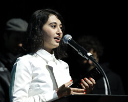 Director Noora Niasari wins the Audience Award: World Cinema Dramatic Presented by United Airlines for 'Shayda.' Photographer: Stephen Speckman