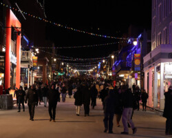Atmosphere of Festivalgoers on Main Street. Photographer: Jason Peters